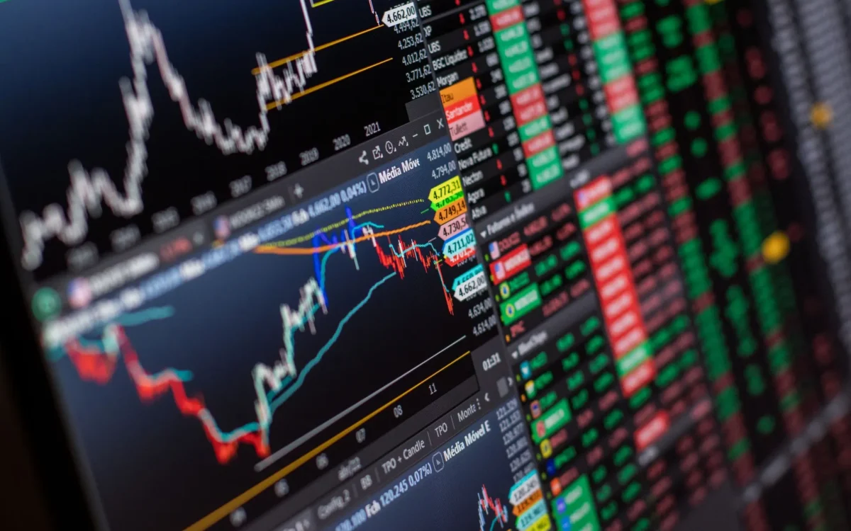 Monitor cu grafice de preț și date bursiere