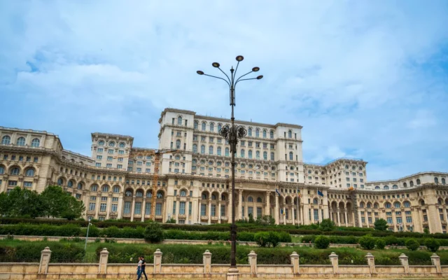 Fațada Palatului Parlamentului din București